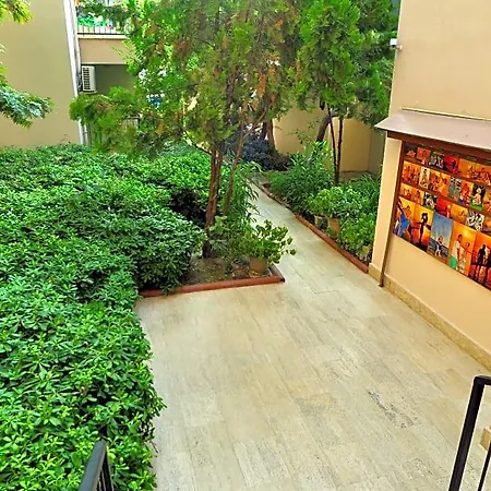 Hotel Dynasty Side