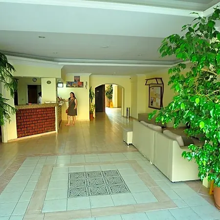 Hotel Dynasty Side